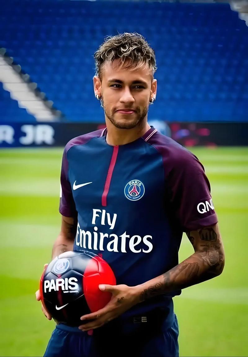 意甲知名媒体人谈巴特萨吉：他曾经拒绝了科莫，未来可以向加比亚学习（意媒名记点评巴特萨吉：曾拒科莫，未来可向加比亚取经）