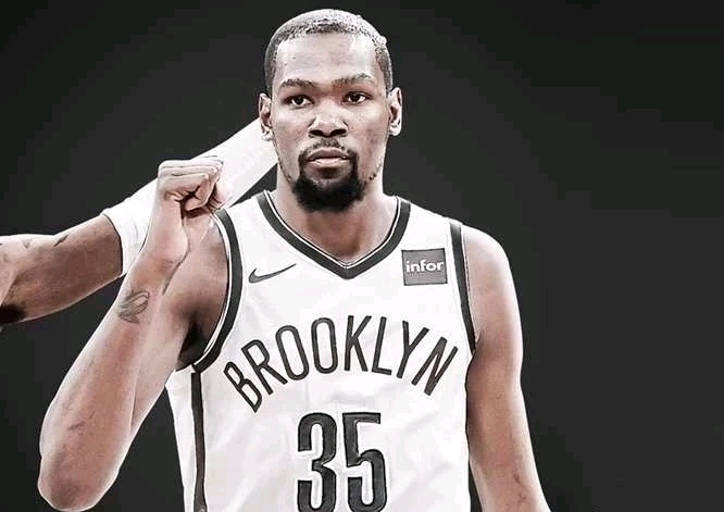 德转统计国家队出场时间前20：C罗、梅西前2，布冯、魔笛上榜（德转发布国家队出场时间TOP20：C罗梅西包揽前二，布冯、魔笛在列）