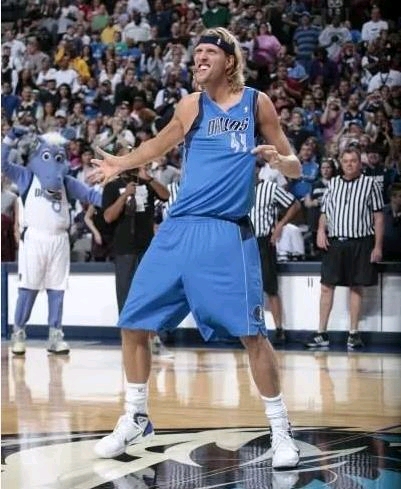 自意甲首秀以来代表同一球队参与超过100球，莱奥是同期第4人（自意甲处子秀至今，莱奥在同一俱乐部参与进球已超100次，排名同期第4）