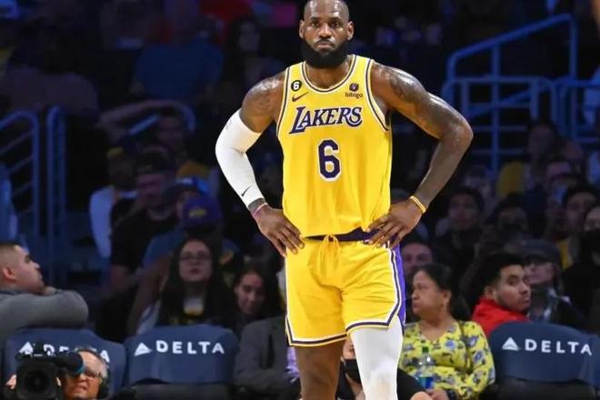 北青：向余望不参加冲超庆祝直奔U22，确认下赛季留在铜梁龙（北青：向余望缺席冲超庆祝赶赴U22，已确定下赛季继续效力铜梁龙）