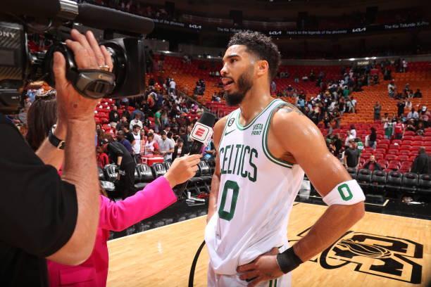 广岛主帅：能以一场胜利收官我感到高兴，比赛的过程极具挑战（广岛主帅：赢球收官令我欣喜，整场比赛充满挑战）