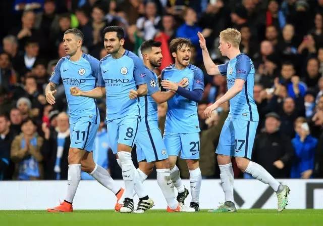 疯狂的足球：米兰门神迈尼昂的盘带合集（绿茵狂潮：米兰门神迈尼昂带球集锦）