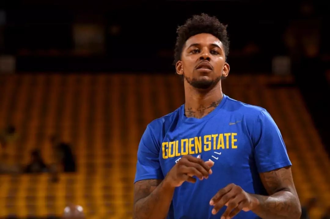 西甲战报：巴雷内切亚半场吊射建功，皇家社会3-1十人奥萨苏纳（西甲战报：巴雷内切亚中场吊射破门，皇家社会3-1力克十人奥萨苏纳）