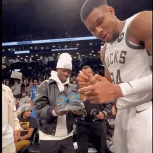 FIFA发布的世界杯赛程以美东时间计算，比北京时间慢12小时（FIFA世界杯赛程按美东时间公布，较北京时间滞后12小时）