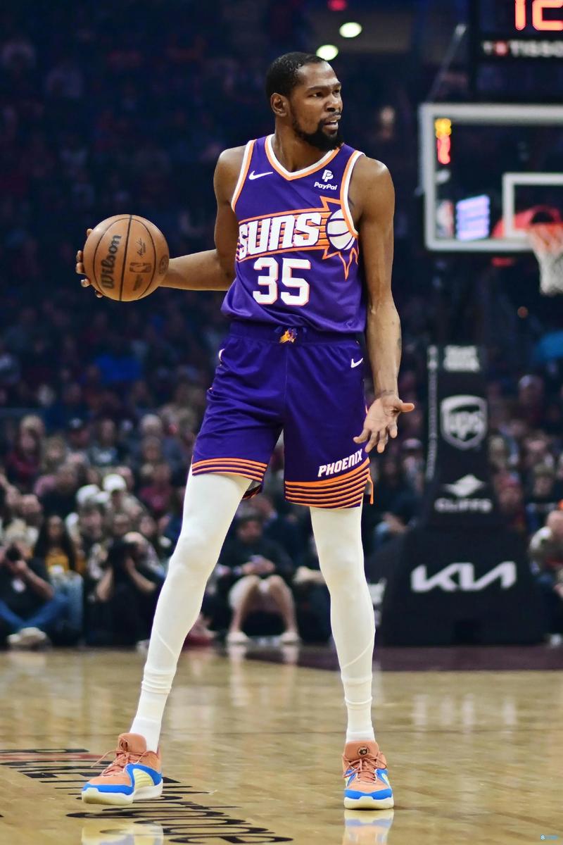 尼克斯官方展示新赛季球衣与篮筐设计（尼克斯官方公布新赛季球衣与篮筐设计）