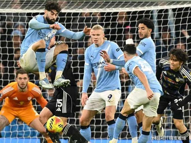 那一年他们风华正茂：李连杰和刘家良师傅相互模仿学习！（风华正盛那年：李连杰与刘家良师傅互学互鉴）